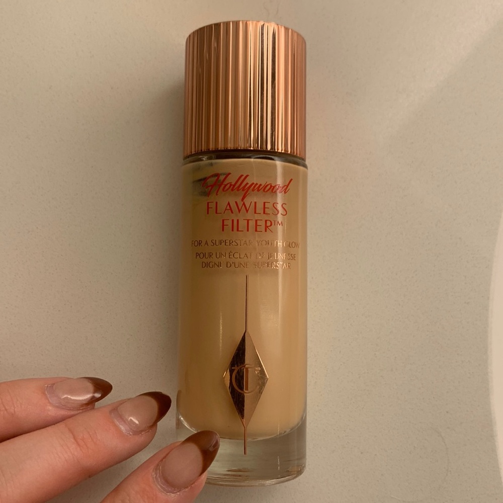 Charlotte Tilbury Hollywood flawless filter in the shade 2.5 fair